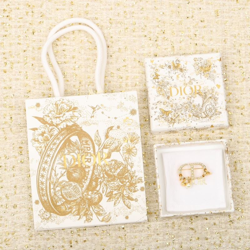 ch**an D*or brooches